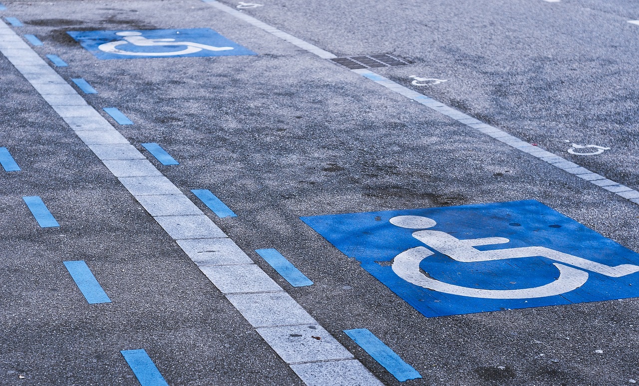 Как людям с инвалидностью оформить бесплатную парковку