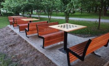 Шах и мат! В парке Кировска появились шахматные столы