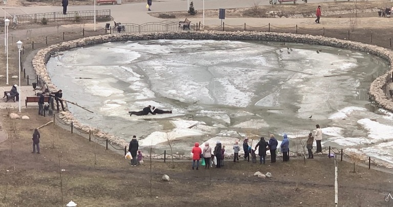 В Сертолово спасли ребенка со льда в городском пруду