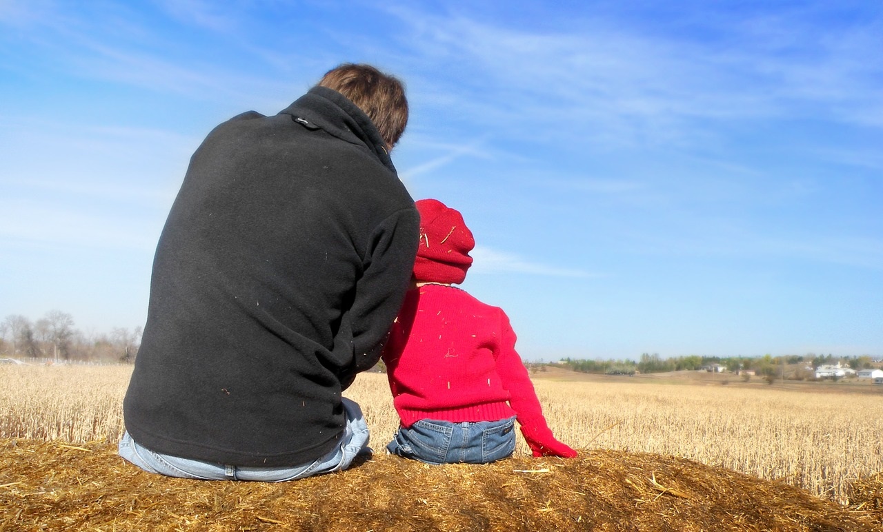 Почему стало меньше семей с детьми и больше отцов-одиночек?