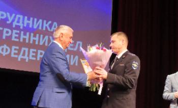 В Сланцах поздравили сотрудников органов внутренних дел